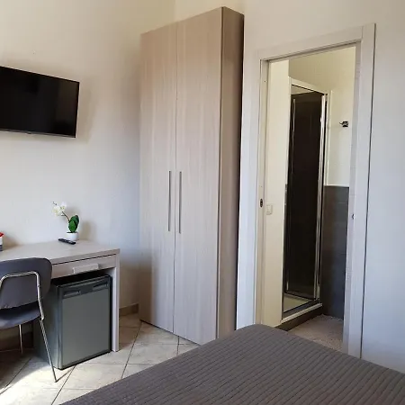 Ideale Tra Mare E Montagna ゲストハウス 3*