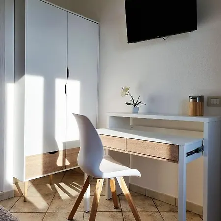 ゲストハウス Ideale Tra Mare E Montagna 3*