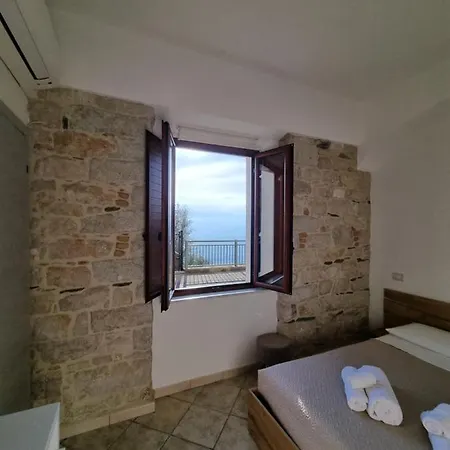 Ideale Tra Mare E Montagna ゲストハウス