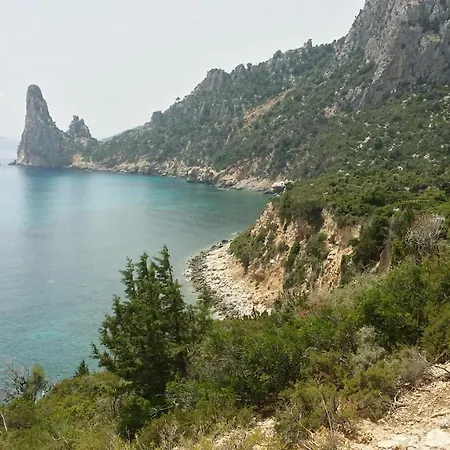 Ideale Tra Mare E Montagna ゲストハウス