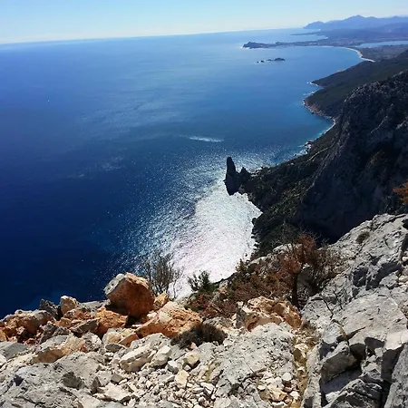 ゲストハウス Ideale Tra Mare E Montagna 3*
