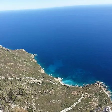 Ideale Tra Mare E Montagna ゲストハウス 3*