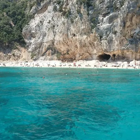 Ideale Tra Mare E Montagna ゲストハウス